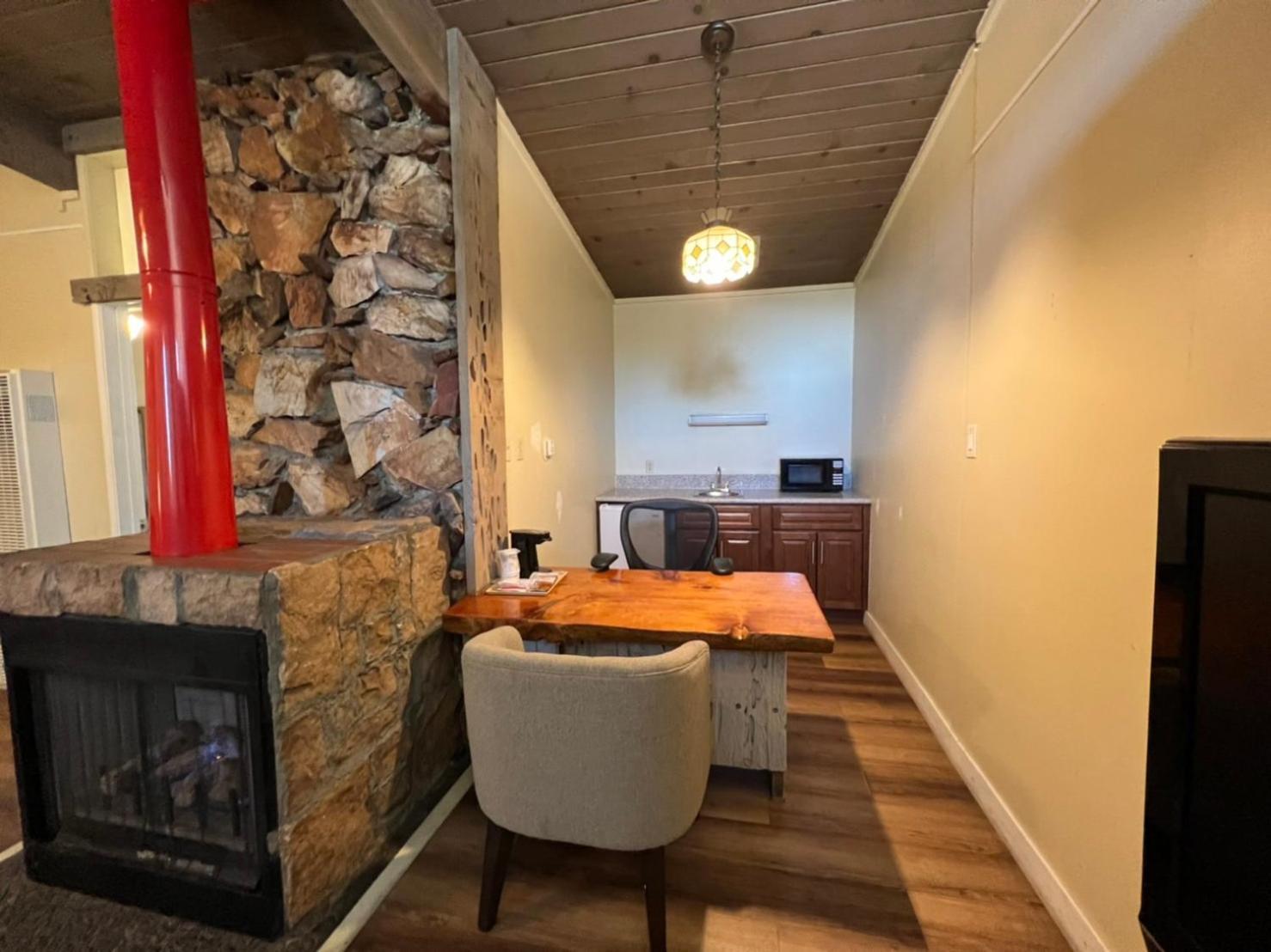 Omeo Suites Big Bear بيغ بير لاكي، سان بيرناردينو، كاليفورنيا الغرفة الصورة