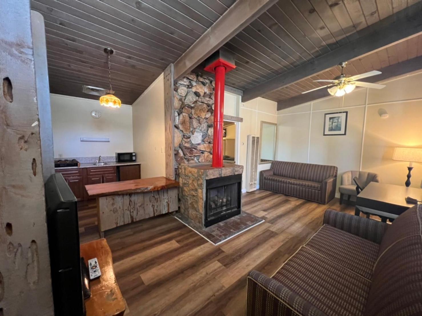 Omeo Suites Big Bear بيغ بير لاكي، سان بيرناردينو، كاليفورنيا الغرفة الصورة