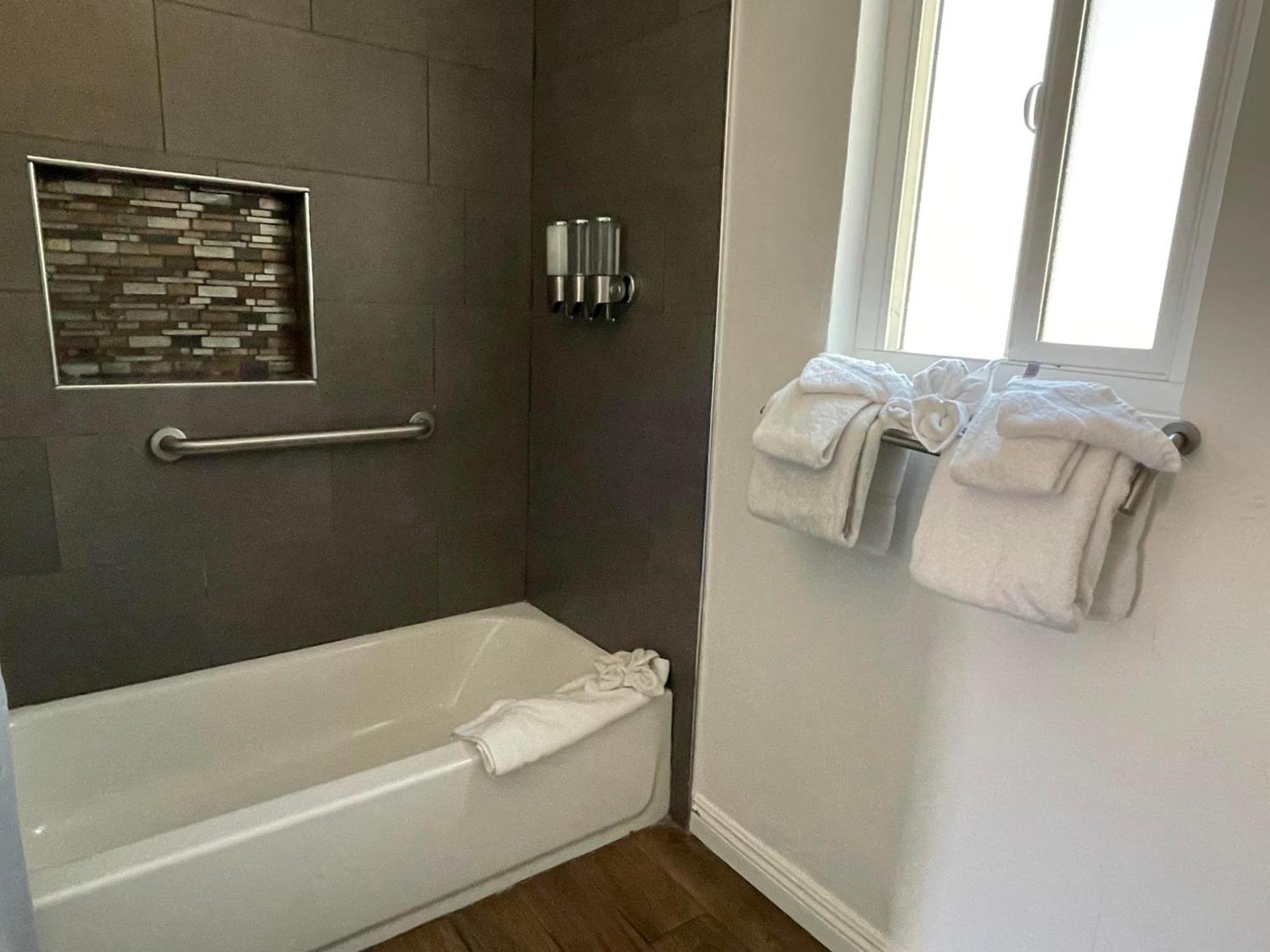 Omeo Suites Big Bear بيغ بير لاكي، سان بيرناردينو، كاليفورنيا المظهر الخارجي الصورة