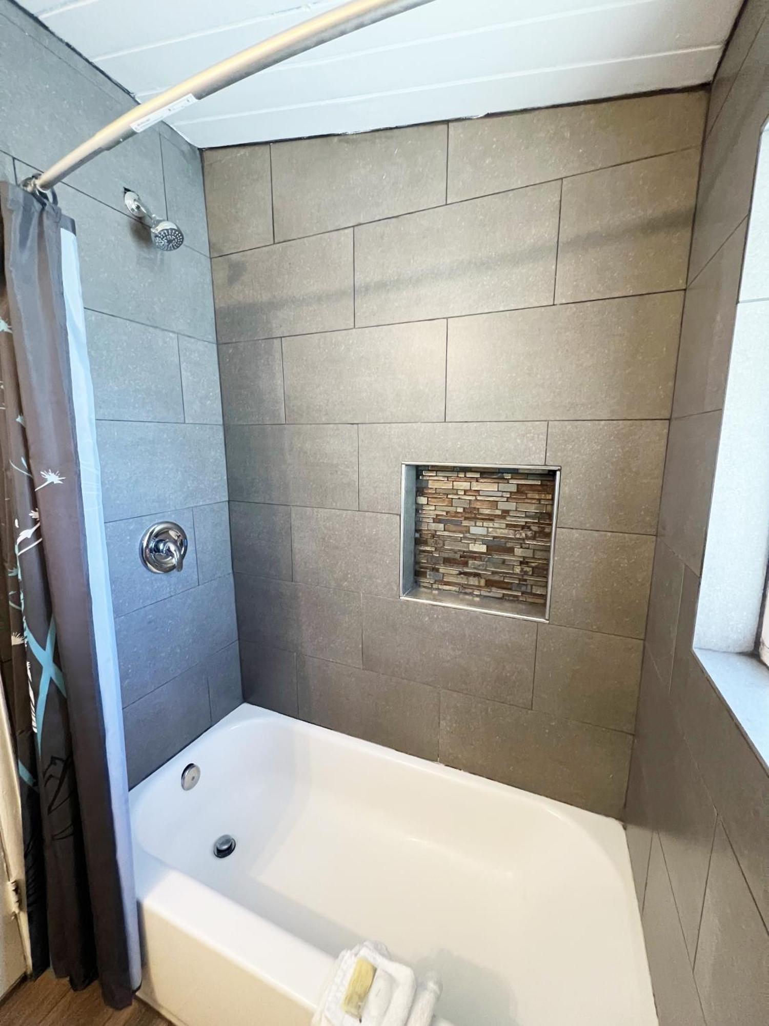Omeo Suites Big Bear بيغ بير لاكي، سان بيرناردينو، كاليفورنيا الغرفة الصورة