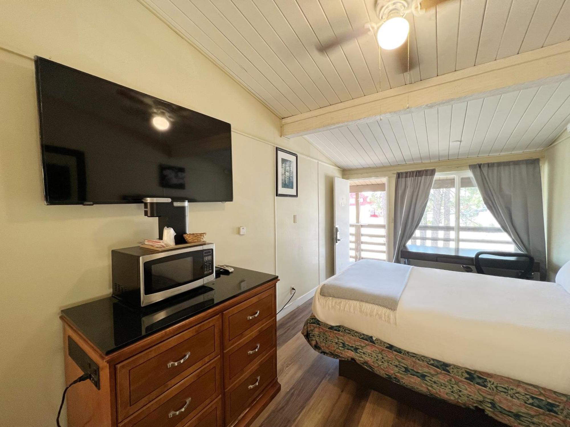Omeo Suites Big Bear بيغ بير لاكي، سان بيرناردينو، كاليفورنيا الغرفة الصورة